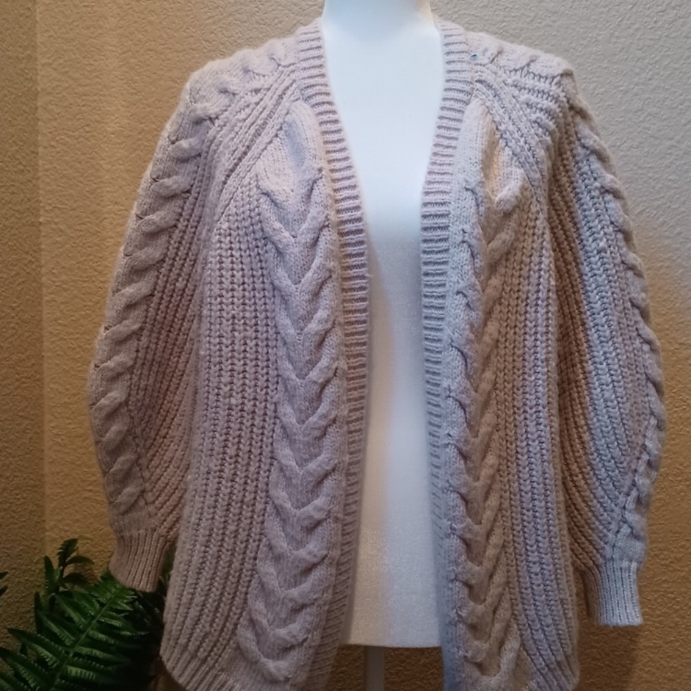 Universal Threads Tan Beige Long Sleeve cardigan sweater Size Medium